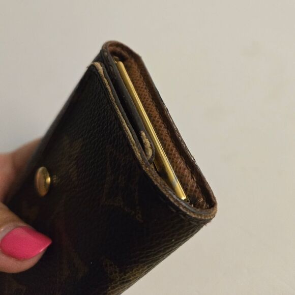 Louis Vuitton Monogram 6 Key holder - Picture 11 of 16